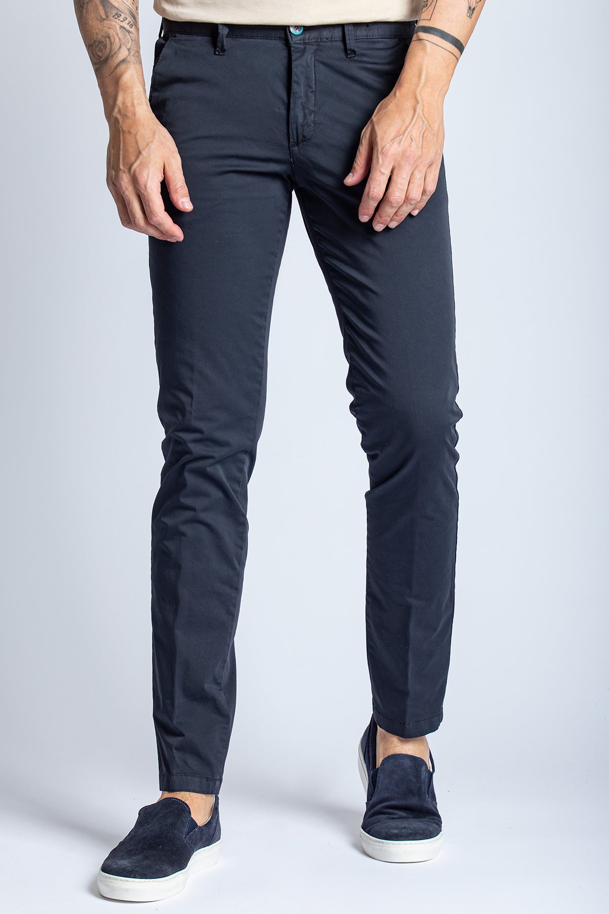 Pantalone chino in cotone raso stretch