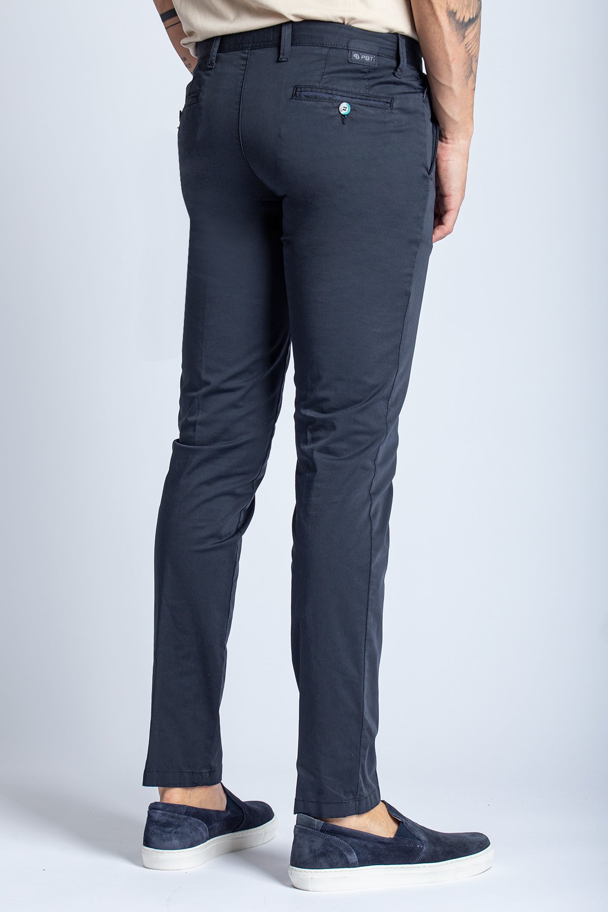 Pantalone chino in cotone raso stretch
